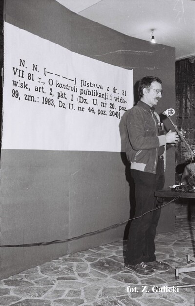 Jacek Federowicz, wystąpienie w kościele pw. św. Maksymiliana Marii Kolbe w Krakowie-Mistrzejowicach, 24 stycznia 1985 r., fot. Zbigniew Galicki
